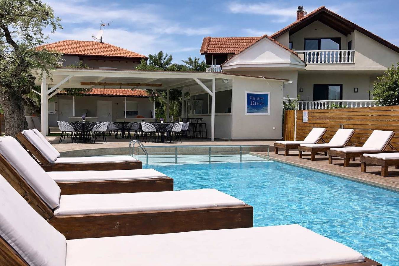Ganze Ferienwohnung, Studios River - Potos Poolside Nest w/ Garden View in Potos, Thassos
