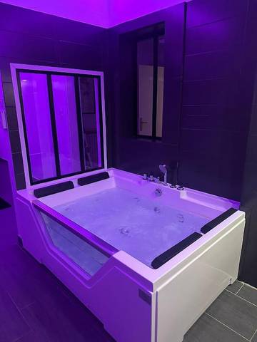 Gîte pour 2 personnes, avec terrasse ainsi que sauna et jacuzzi à Yutz