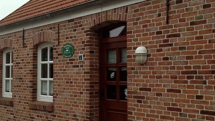 Ferienhaus für 4 Personen, mit Terrasse und Garten in Emden - 2