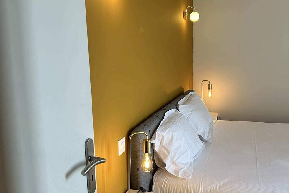 Entire apartment, 4-person air-conditioned apartment 1 bedroom + sofa bed Puy de Lachamp 204 in Châtel-Guyon, Volcans d'Auvergne Regional Nature Park