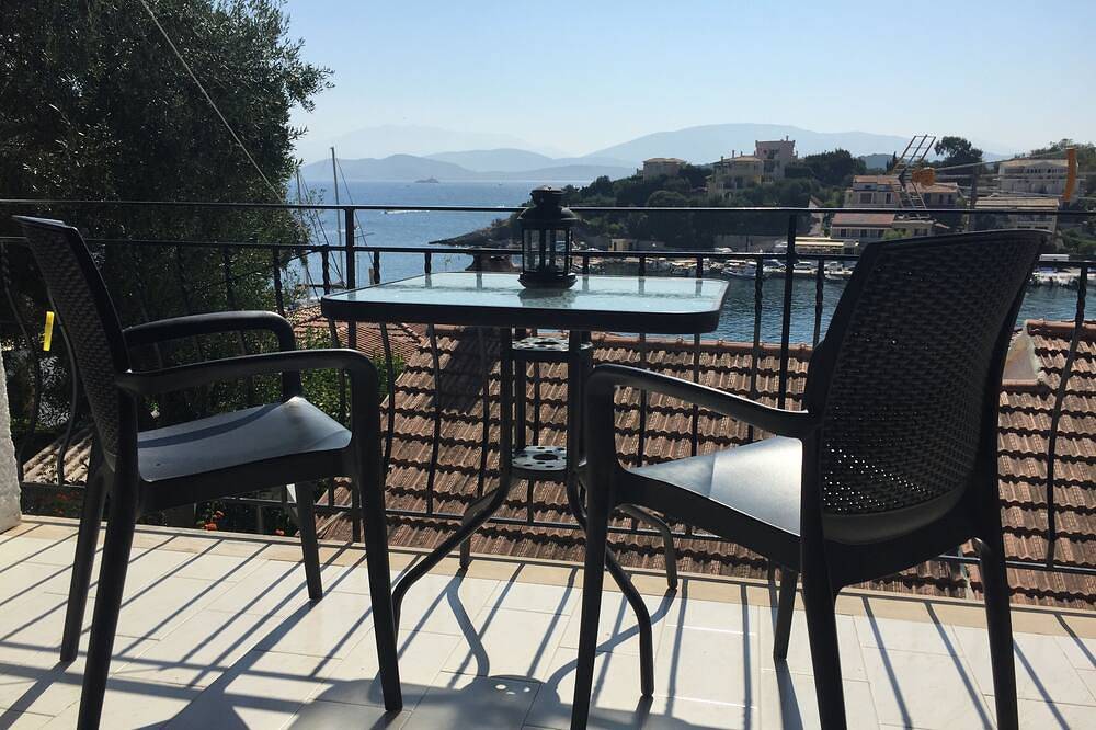 Entire apartment, Villa Perris Front Studio Number 7 in Kassiopi, Corfu