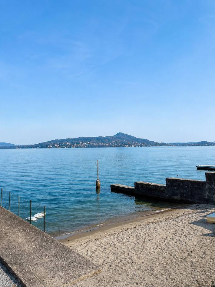 Appartamento intero, Appartamento vacanze per 4 persone con terrazza in Lesa, Lago Maggiore (Piemonte)