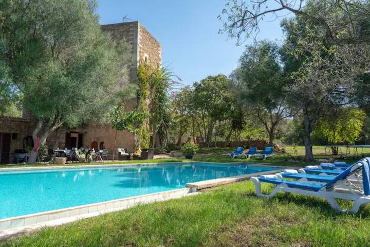 Finca für Gruppen für 10 Personen, mit Garten in Capdepera