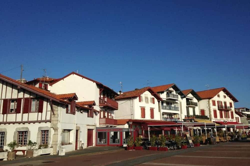 Entire apartment, Modern Studio in Historic Center of Ciboure in Ciboure, Bayonne region