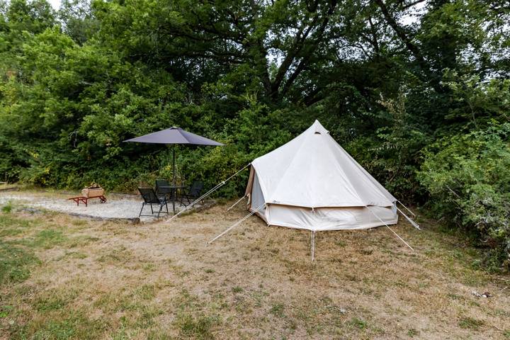 Tenda Glamping Eco-Chic con Piscina Naturale al Domaine de la Salamandre in Auriac-du-Périgord, Périgord Noir