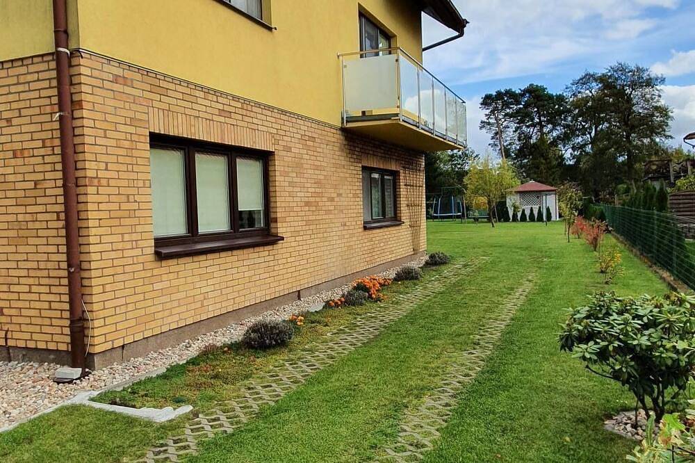 Ganze Wohnung, Appartement in Żarnowska mit Großem Garten in Żarnowska, Slowinzischer Nationalpark