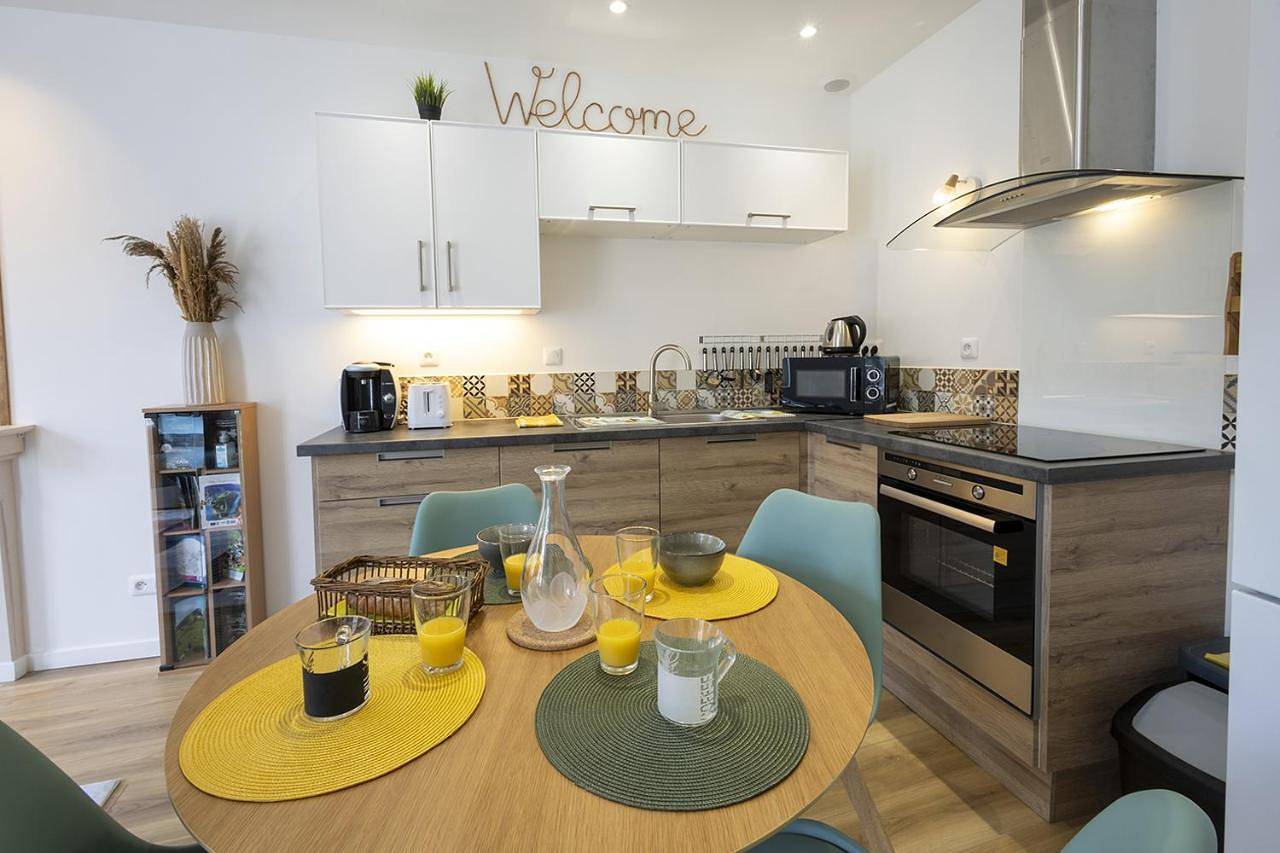 Appartement entier, L'Emeraude - 1 à 4P - Wifi Fibre - Parking Gratuit in Pont-d'Ain, Ain