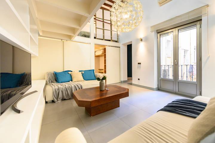 Apartamento entero, M Amplio Dúplex en el centro de Madrid in Centro (Madrid), Madrid