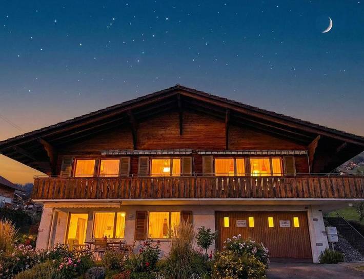 Ferienhaus für 10 Personen, mit Balkon und Garten in Sigriswil