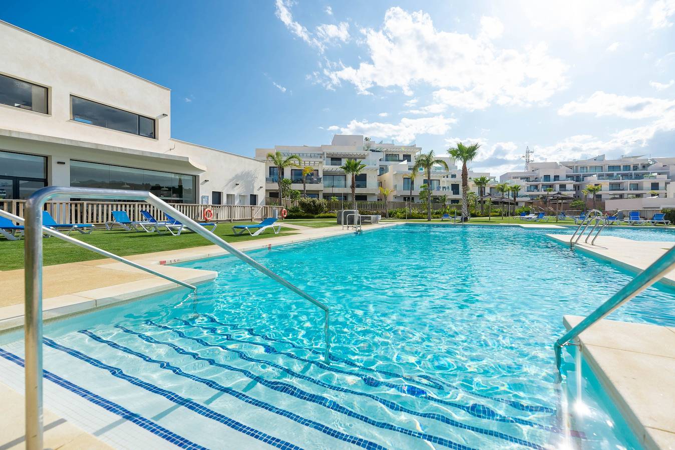 Ganze Wohnung, Ferienwohnung "Luxury Penthouse with Private Pool" mit Meerblick, Gemeinschaftsterrassen und Wlan in La Cala de Mijas, Mijas