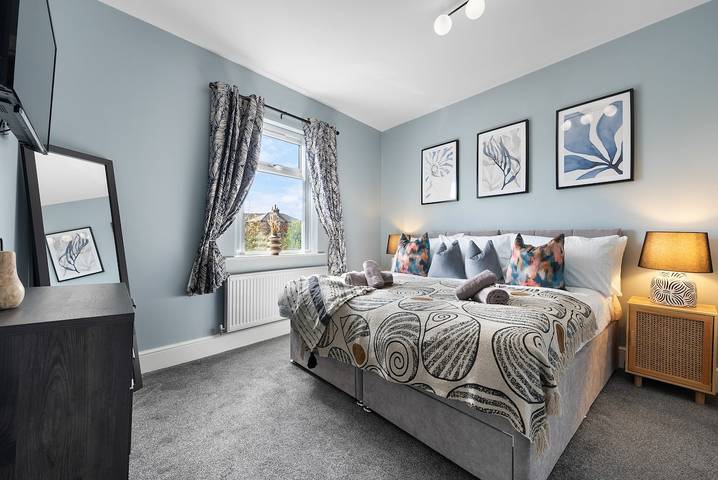 4-Bed House for Teams, Farnworth, Free Parking in Bolton, Grand Manchester