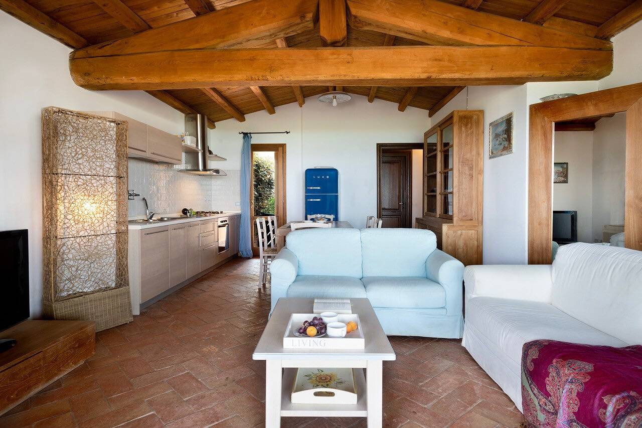 Villa "Ida Isuledda" mit Pool, Garten und Wlan in Lu Miriacheddu, San Teodoro