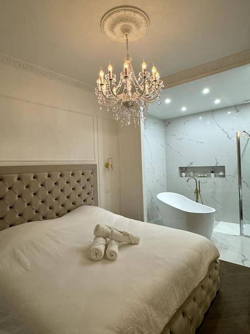 Appartement entier, La Suite Haussmannienne in Mitry-Mory, Seine-et-Marne