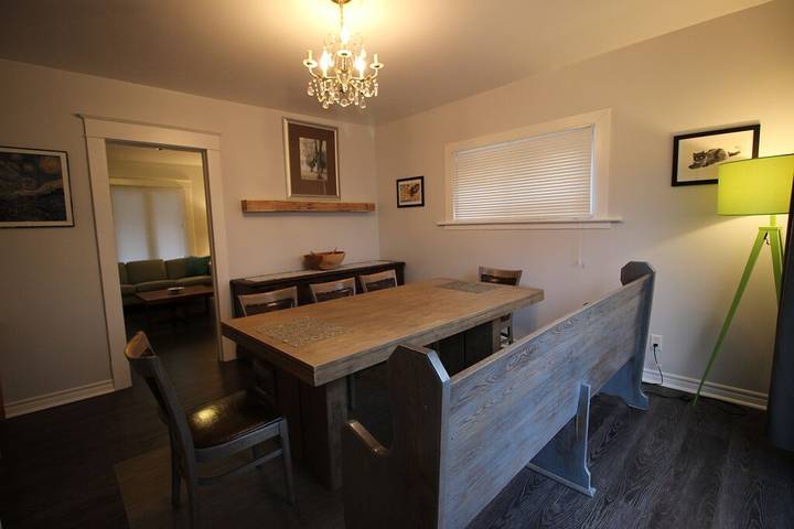 Vacation rental for 7 people, with yard in Ontario