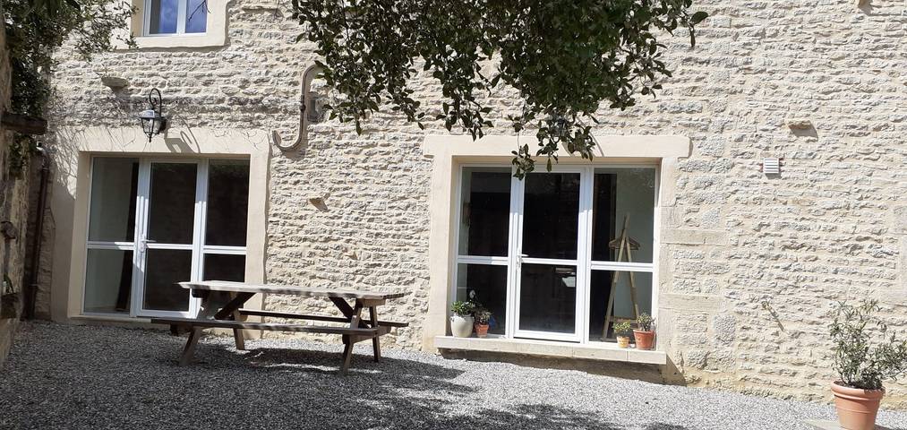 Gîte pour 6 personnes, avec jardin dans Avosnes