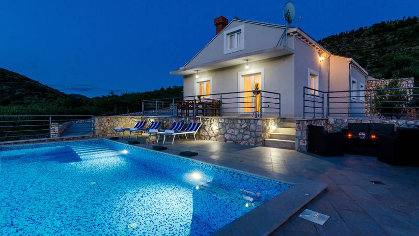 Villa con piscina per 6 persone, con terrazza e giardino a Grad Dubrovnik