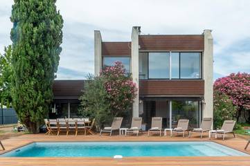 Location de vacances pour 10 personnes, avec jardin ainsi que piscine et vue à Libourne