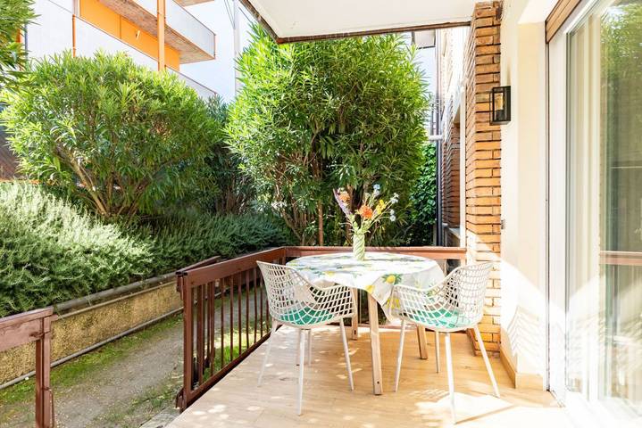 Entire apartment, GuestHost - Comfy Apartment Bardolino Garda Lake in Bardolino, Garda Mountains