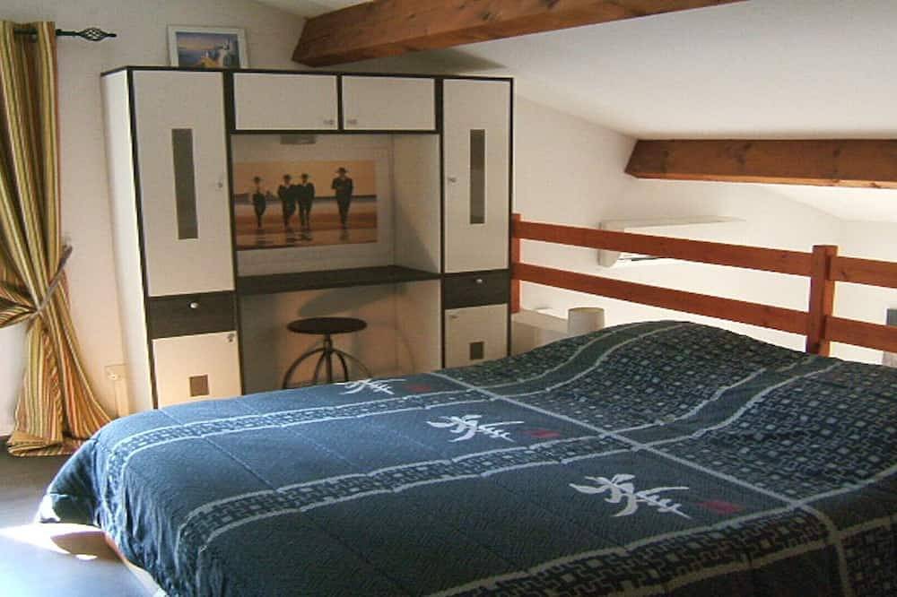 Pleasant air-conditioned holiday Villa-Veranda-garden and pool-tennis access in Sorède, Céret region