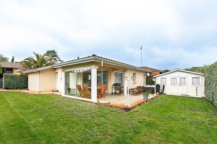 Villa pour 6 personnes, avec Jacuzzi et Jardin