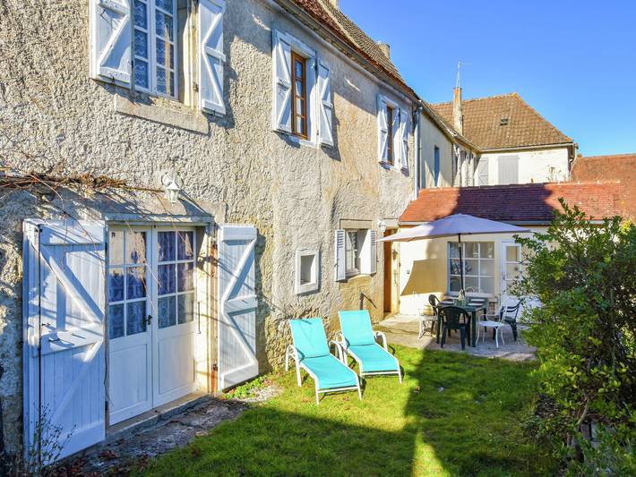 Location de vacances pour 4 personnes, avec Terrasse et Jardin à Ginouillac