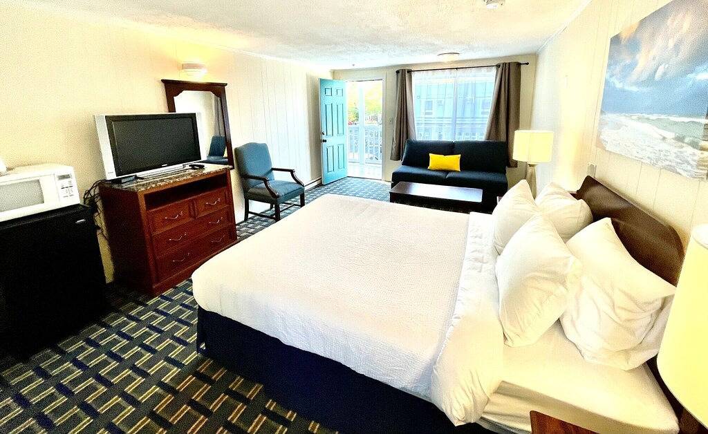 Ocean Breeze Motel - Standard Queen in Yarmouth, Cape Cod