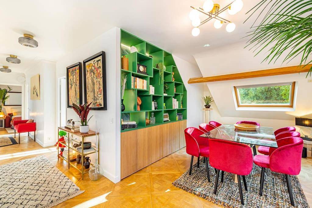 Entire Villa 430 sqm - 17 bedrooms, 19 beds, Villa des Ammonites in Meudon, Hauts-de-Seine