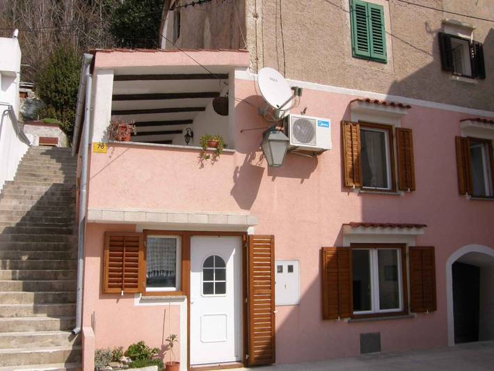 Apartamento vacacional entero, Apartamento vacacional en puerto, con aire acondicionado e internet in Baska, Krk (isla)