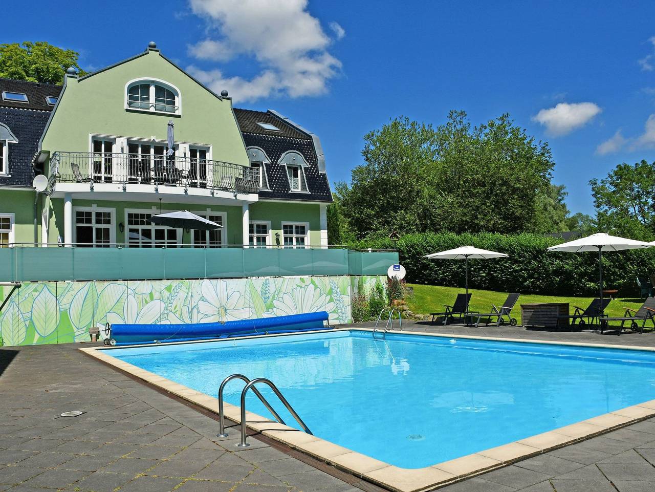 Ganze Ferienwohnung, Gutshaus-Appartem. mit Kamin, Außenpool und tlw. Sauna***** - Ferienappartement Polarstern mit Kamin in Garz/Rügen, Bergen auf Rügen und Umgebung