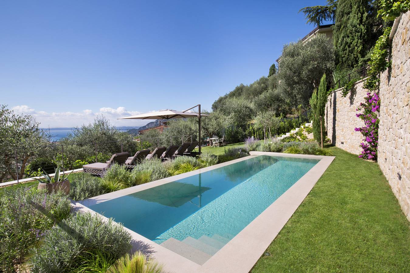 Ganze Wohnung, Apartment Sole in Residence Villa Miralago in Garda, Gardasee-Berge