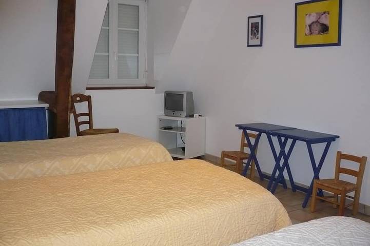 Gîte pour 14 personnes, avec terrasse et jardin à Épineu-le-Chevreuil - 2