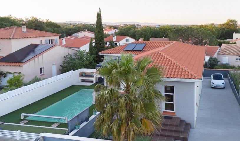 Location de vacances pour 10 personnes, avec jardin ainsi que piscine et terrasse à Trouillas