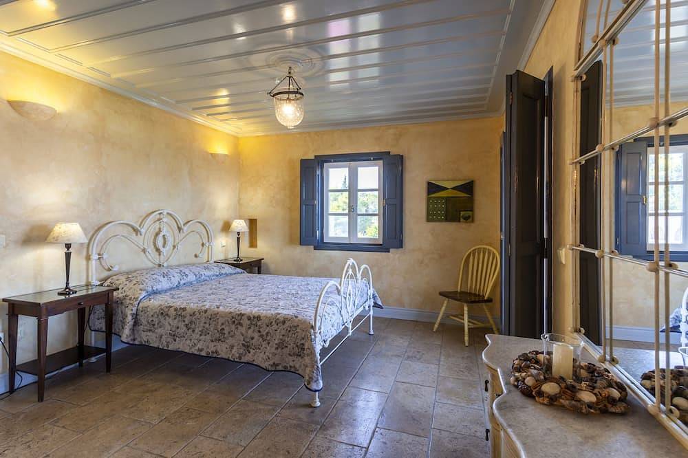 Spetses Villa Scirocco, Newly built villa w. private pool and panoramic sea view in Spetses City, Spetses