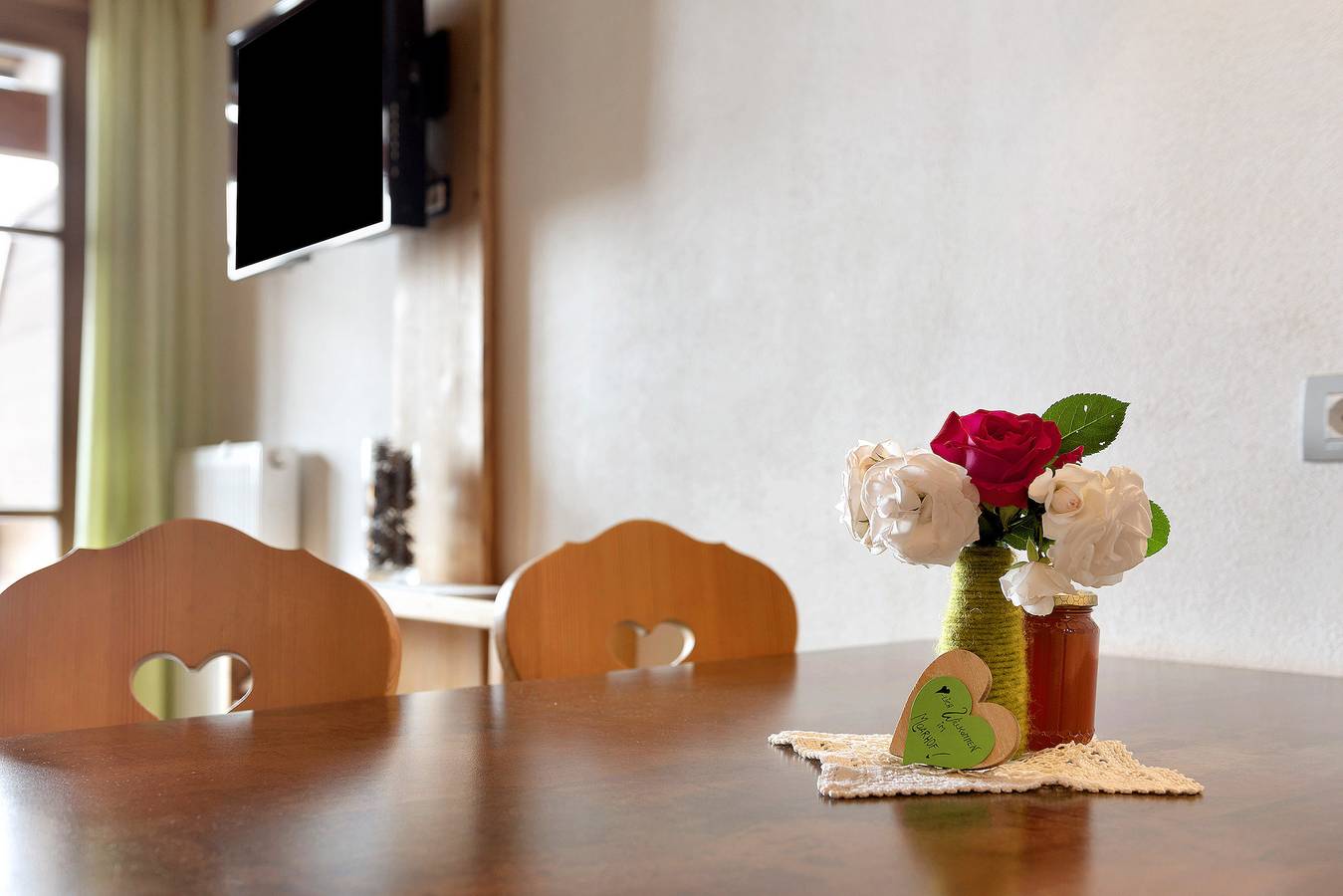 Entire apartment, Apartment "Moarhof Natur Naturalia" with Mountain View, Shared Terrace & Wi-Fi in Tschöfas, Lajen