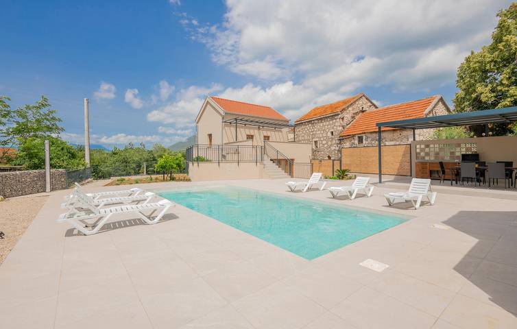Ferienhaus für 7 Personen, mit Terrasse und Whirlpool - 1