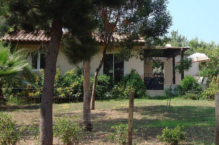 Location de vacances pour 4 personnes, avec terrasse et jardin dans Office de Tourisme de Cargese