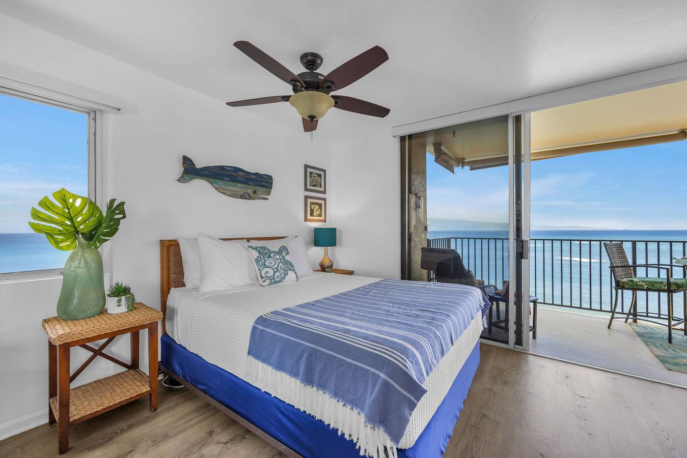 Geheel appartement, Oceanfront Corner Unit - Whales  Turtles   Sunsets w  2 Lanais in Kahana, Napili-Honokowai
