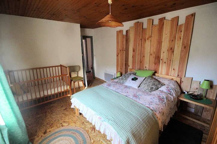 Ganze Wohnung, 70 m² große Unterkunft mit allem Komfort und Terrasse in einem Steinhaus in Avène, Lodève und Umgebung