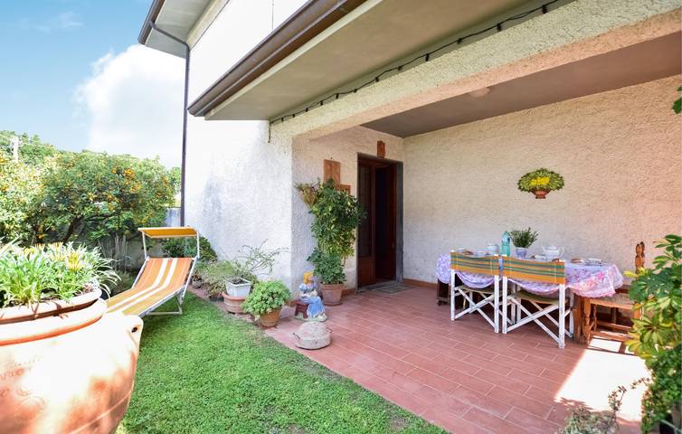 Appartement confortable avec parking et jardin à 2,5 km du Lido di Camaiore in Camaiore, Riviera Italienne