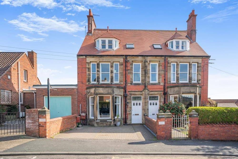 3 Bed in Whitby (oc-r565) in Robin Hood's Bay, North York Moors National Park