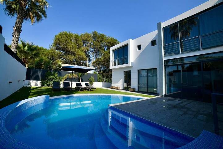 Villa für 10 Personen, mit Garten und Pool sowie Whirlpool, mit Haustier