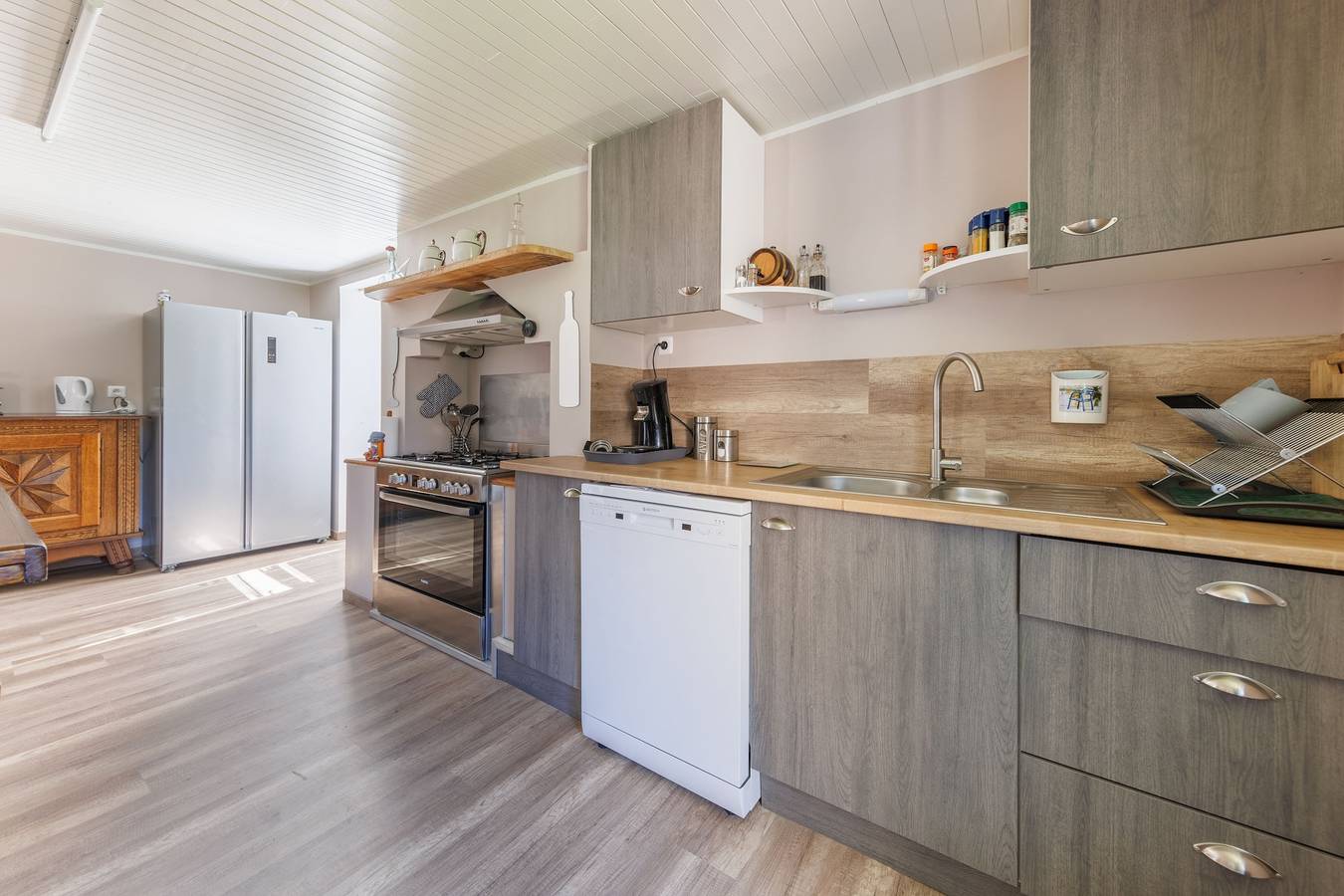 Maison Paulette - Belle maison pour 8 en altitude in Neussargues en Pinatelle, Parc naturel régional des Volcans d'Auvergne