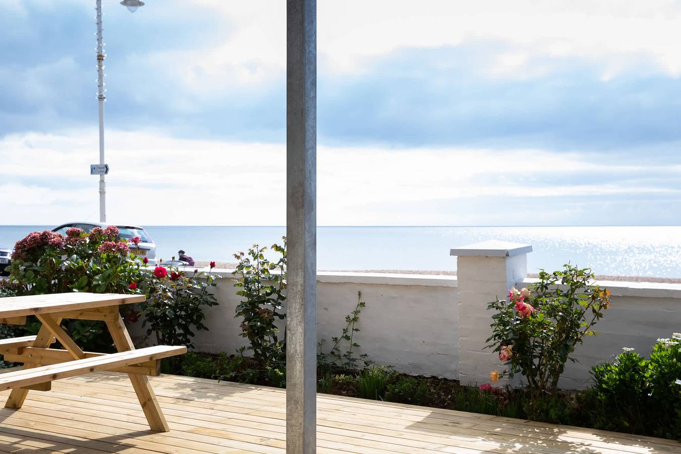 Ganze Wohnung, Absolute Beachfront with Decked Garden Oasis and Views in Bognor Regis, West Sussex