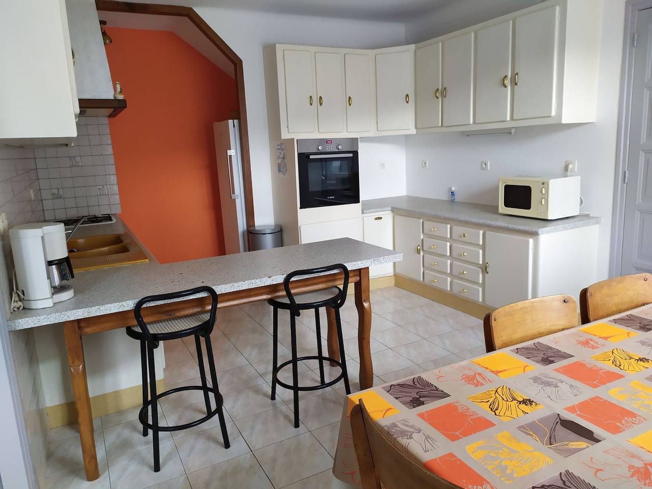 Gîte convivial avec 3 chambres, proche du patrimoine historique, cour et équipements inclus in Neufchâteau