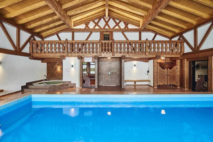 Hôtel pour 2 personnes, avec piscine et jacuzzi ainsi que sauna et jardin, adapté aux familles