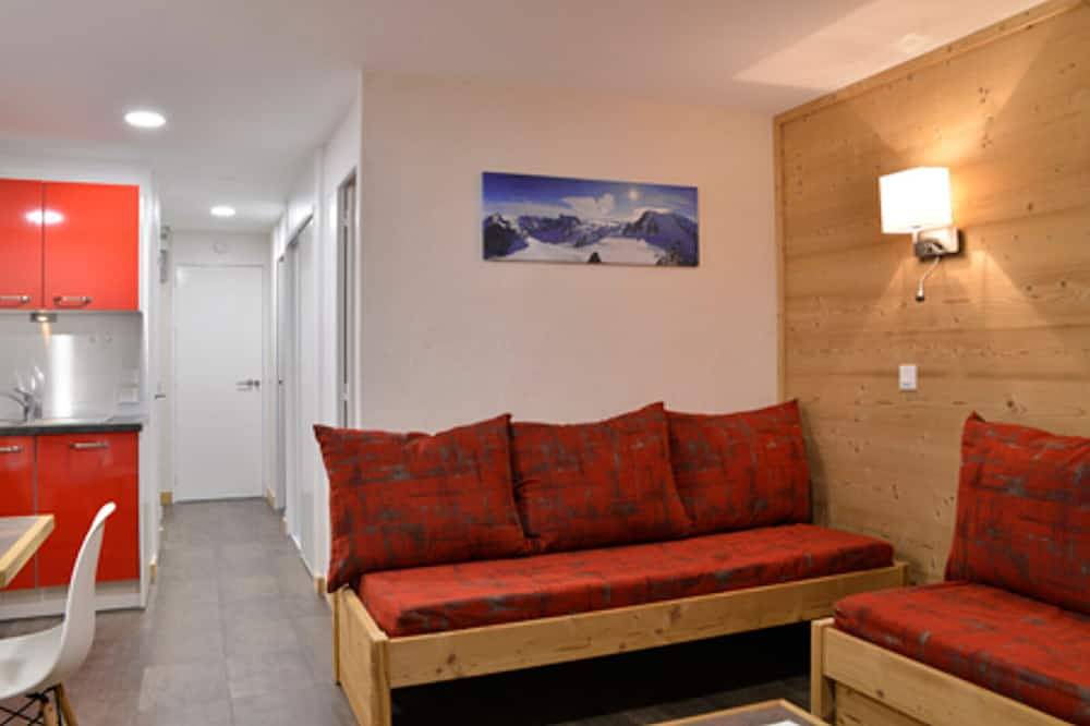 Entire apartment, Renovated Apartment · Near Slopes · Balcony · Pool Access · Pet Friendly in La Plagne, La Plagne-Tarentaise