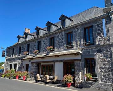 Hôtel pour 2 personnes, avec jardin à Albepierre-Bredons
