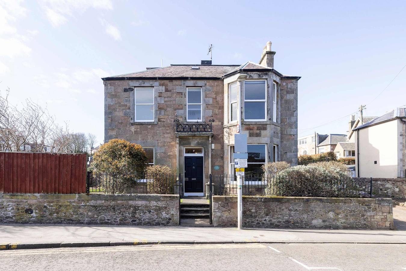 Detached House with Sea Views & Parking in North Berwick, Edinburgh and Lothian