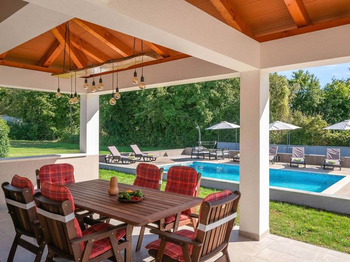 Ferienhaus für 8 Personen, mit Terrasse und Garten