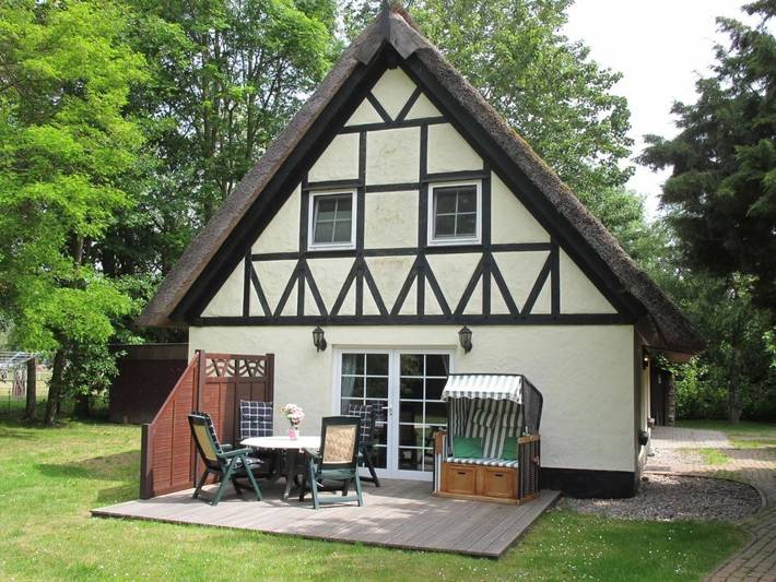 Ferienhaus für 4 Personen, mit Terrasse und Sauna in Altenkirchen